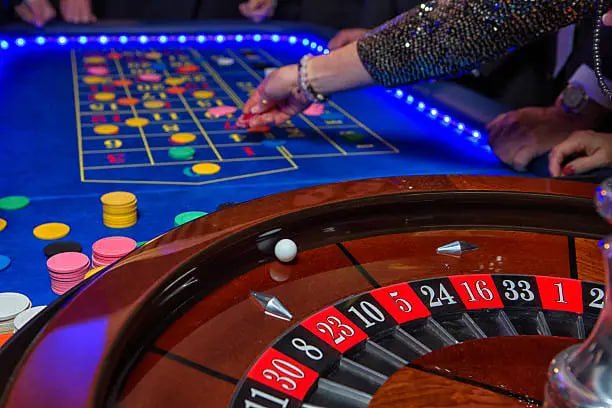 8999 တိုက်ရိုက်ကာစီနို Baccarat ဒီလာနှင့် ကစားနေသည်